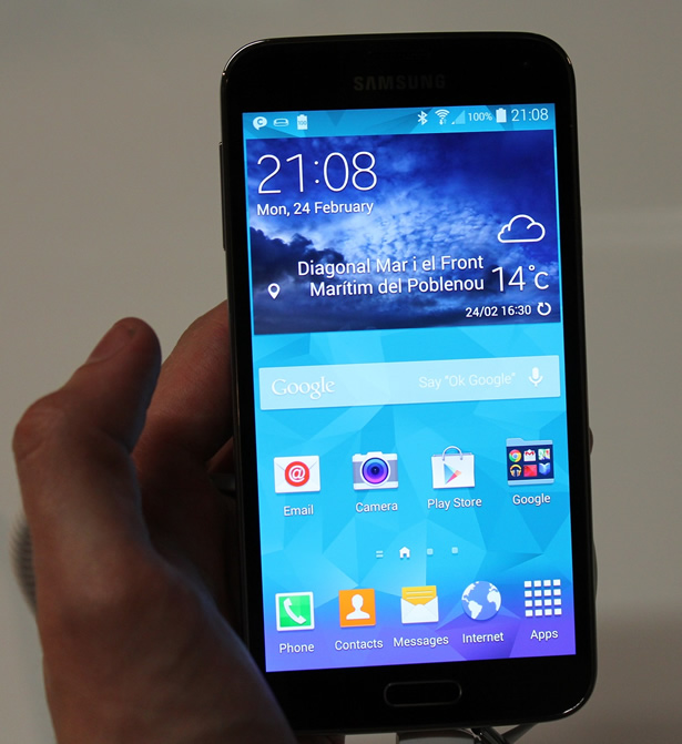 Samsung Galaxy S5 completely redesigned TouchWiz UI