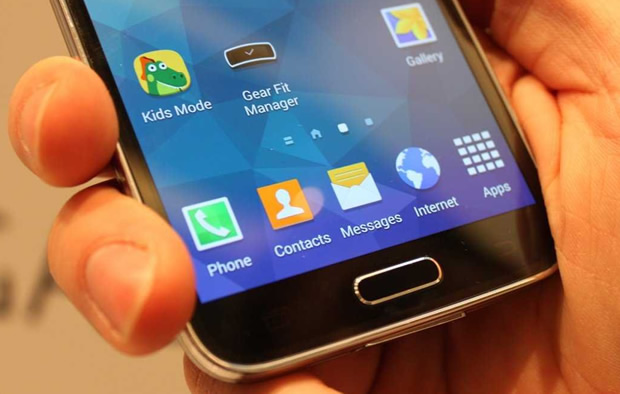 Samsung Galaxy S5 home button is integrated with fingerprint scanner