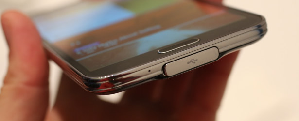 Samsung Galaxy S5 USB Port Covered Up Properly